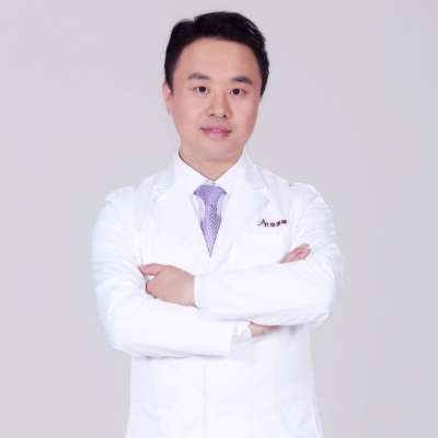 董岩岩_中国乳房整形领军代表人物，美莱胸整形技术院长